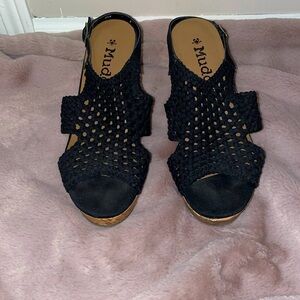 Black Wedges